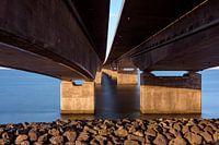 Onder de Grote Beltbrug in Denemarken tussen Funen (Nyborg) en Seeland (Korsør)