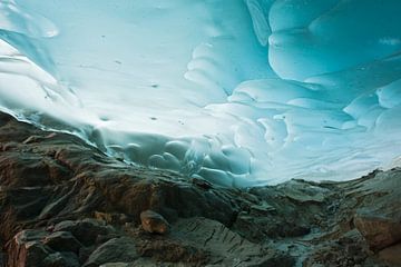 Glace bleue photographiée de l'intérieur du glacier d'Aletsch, Valais, Alpes bernoises, Suisse sur Nature in Stock
