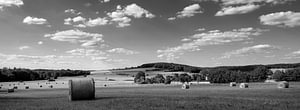 landschap met hooibalen in belgische ardennen bij Rochefort