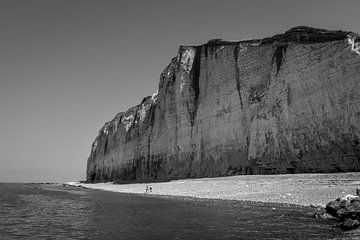 De belles falaises de craie en noir et blanc sur Marleen Dalhuijsen