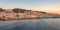 Panorama van Ermoupoli, Syros, Cycladen, Griekenland van Katho Menden thumbnail