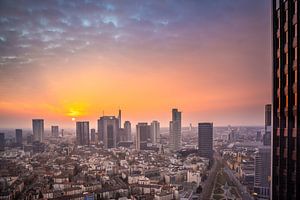 Sonnenaufgang über der Skyline Frankfurt