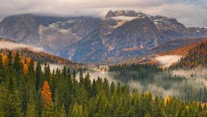 Ein Herbstmorgen in den Dolomiten, Italien