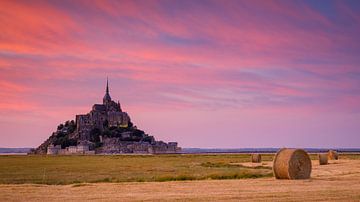 Mont Saint Michel in Normandië van Roland Brack