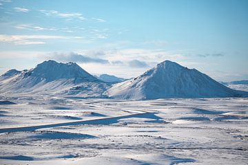Sneeuwlandschap in IJsland van Bart Gort