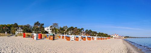 Strandstoelen op het strand van Binz