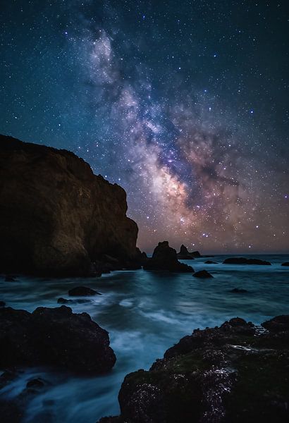 Nachthimmel an der Küste von fernlichtsicht
