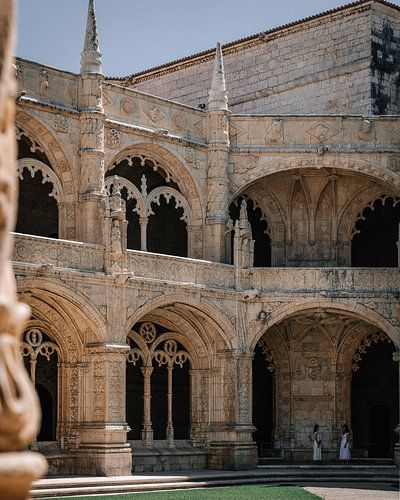 2 ladies visiting the convent.
