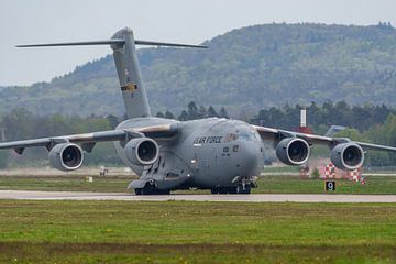 Boeing C-17 Globemaster III de l'armée de l'air américaine. sur Jaap van den Berg