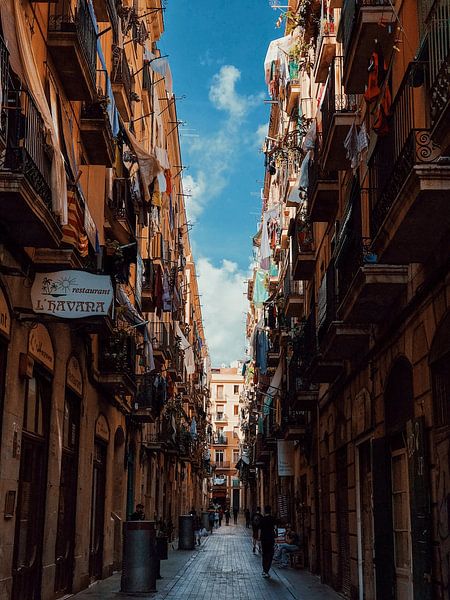 Barcelona by Hello Pompoyo