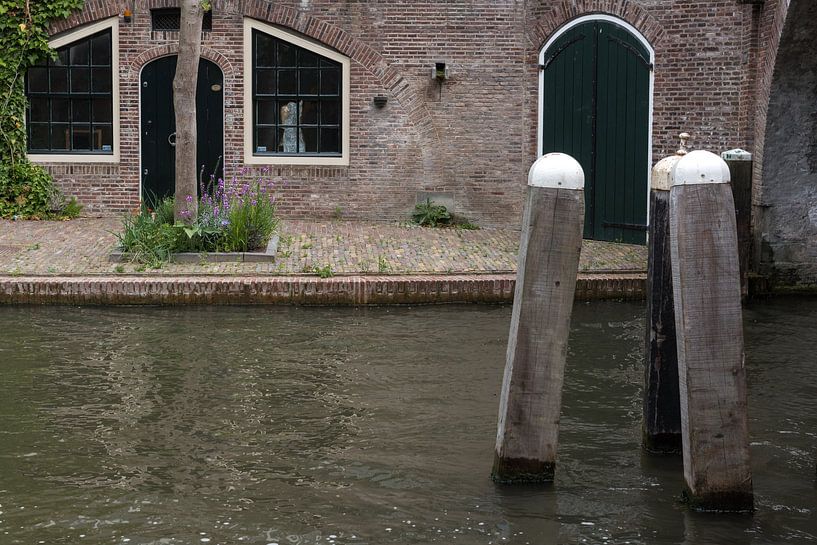 Aan de Oude Gracht-Utrecht 04 by Cilia Brandts
