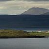 Vergezicht over een fjord in IJsland van Gonnie van de Schans