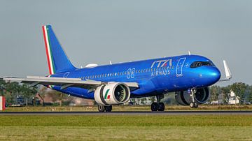 Landende ITA Airways Airbus A320neo. van Jaap van den Berg