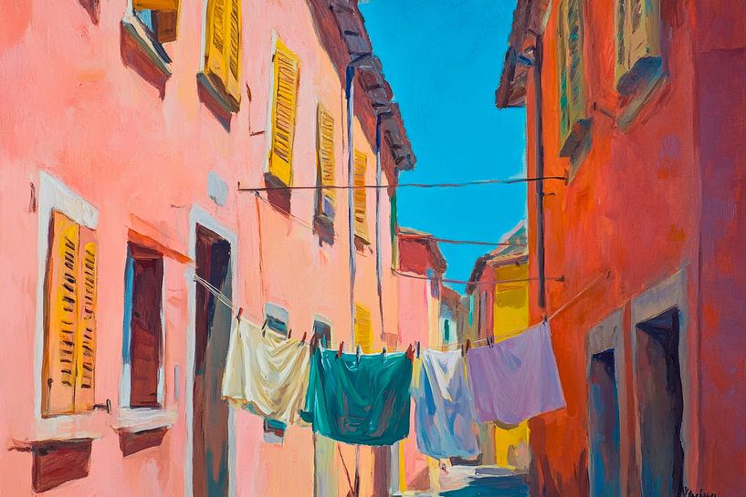 Bunte Gasse mit Wäscheleine von Poster Art Shop