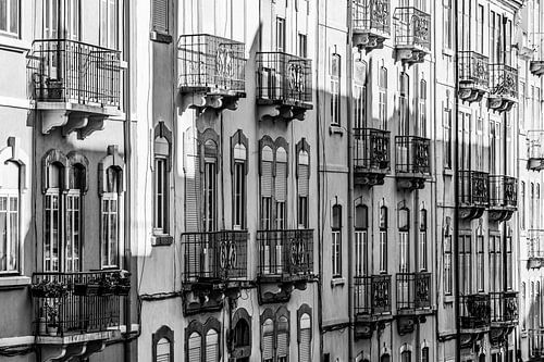 Quartier de la Mouraria à Lisbonne - Monochrome sur Werner Dieterich