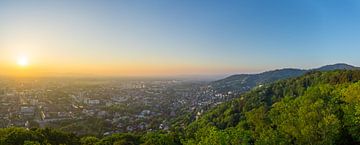 Freiburg im Breisgau in Duitsland van bovenaf bij zonsopgang van adventure-photos
