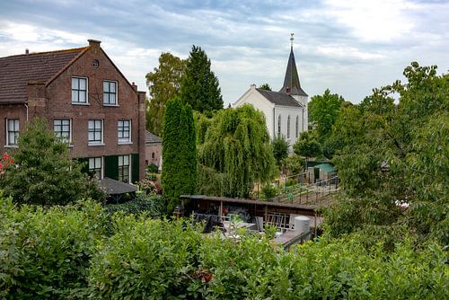 Dorfszene Elden mit Bonifatius-Kirche