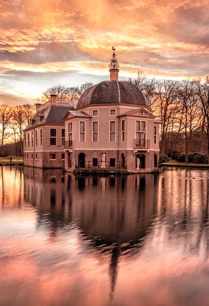 Kleurrijke zonsopkomst bij buitenplaats Trompenburgh van Connie de Graaf