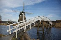 Molen bij het kippenbruggetje in Heerhugowaard over de Ringvaart bij nieuwbouwwijk De draai