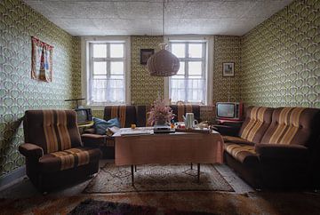 Woonkamer in verlaten DDR-flat van PixelDynamik