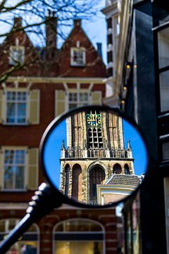 Reflectie van de Utrechtse Domtoren in een brommerspiegel.  by Margreet van Beusichem