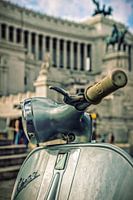 Roma: Vespa im il Vittoriano