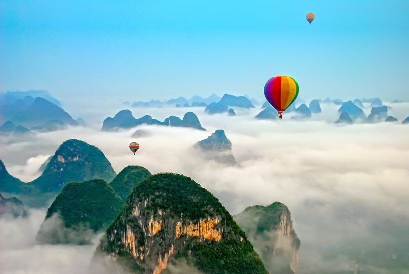 Montgolfière au-dessus de Yangshuo Chine par Dennis Kruyt