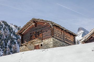 Berghütte und Matterhorn oberhalb von Zermatt (Wanderweg nach Z'Mutt)