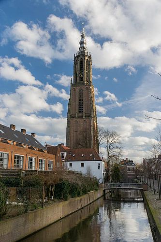Onze Lieve Vrouwetoren Amersfoort aan de gracht Westsingel