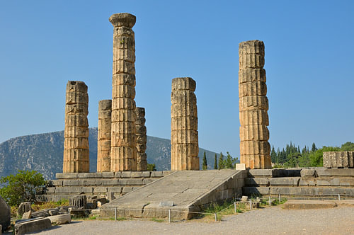 Ruines de l'ancien temple grec d'Apollon à Delphes