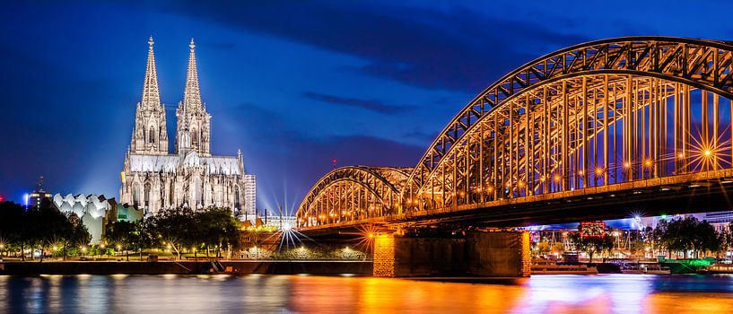 Cologne at night by Günter Albers