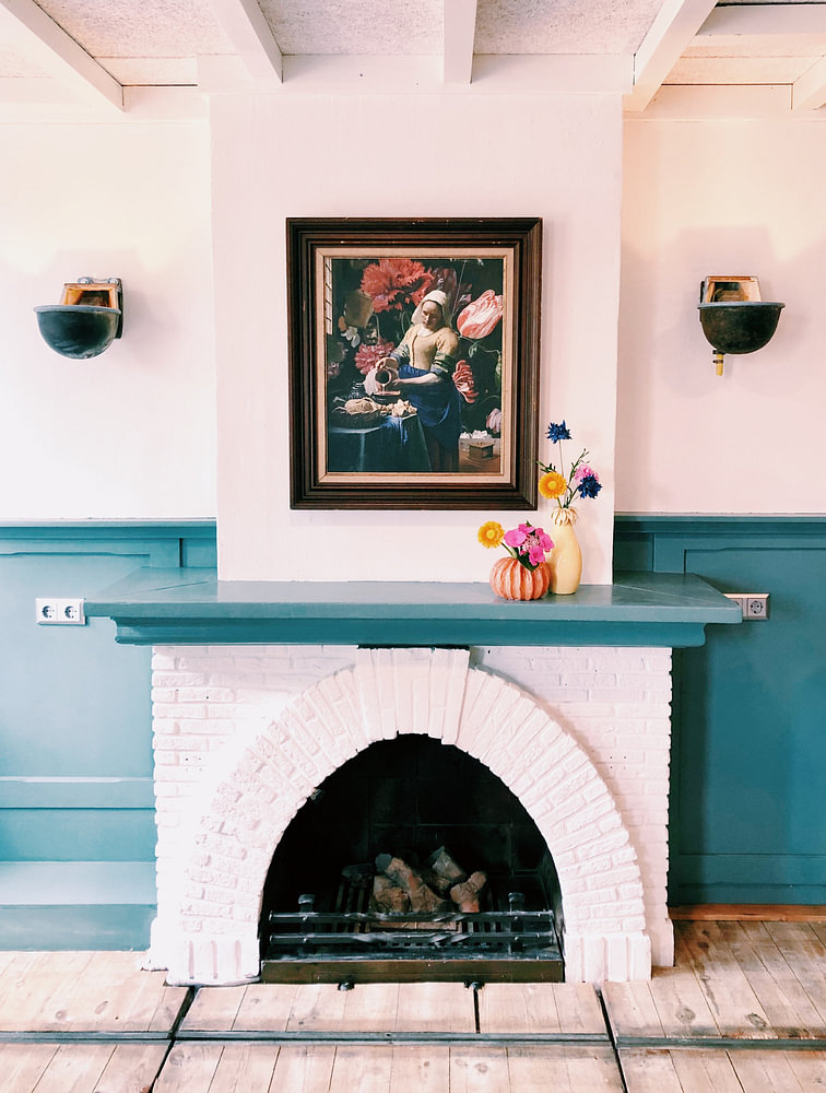 The Milkmaid with the vase, Vermeer and the Heem
