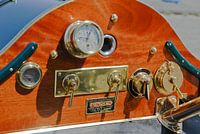 Instrumentenpaneel van een oldtimer