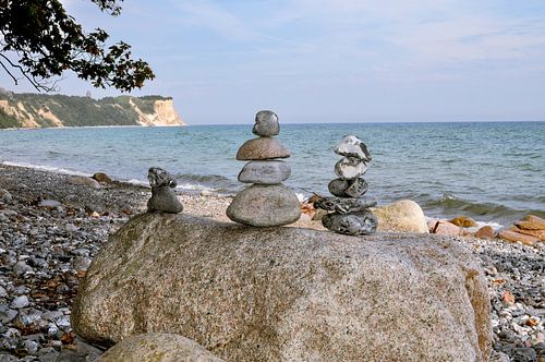 Steintürme mit Blick zum Kap Arkona, am Strand von Vitt auf Rügen