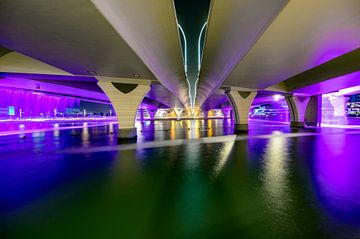 Öffne Dubai Water Canal Wasserfall von Rene Siebring