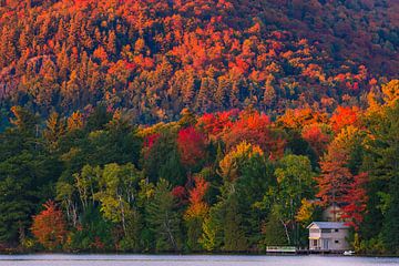 Herfst bij Mirror Lake, Lake Placid, New York State van Henk Meijer Photography