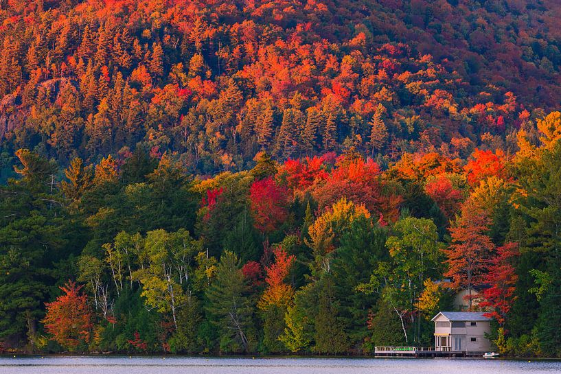 Herbst am Mirror Lake, Lake Placid, New York State von Henk Meijer Photography