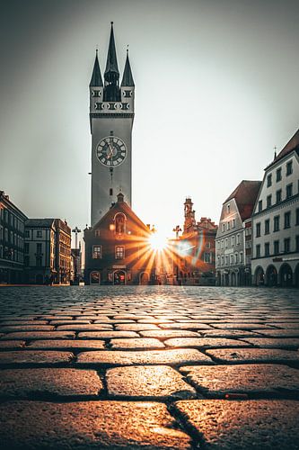 Wunderschönes Abendlicht in der Stadt Straubing Stadtplatz