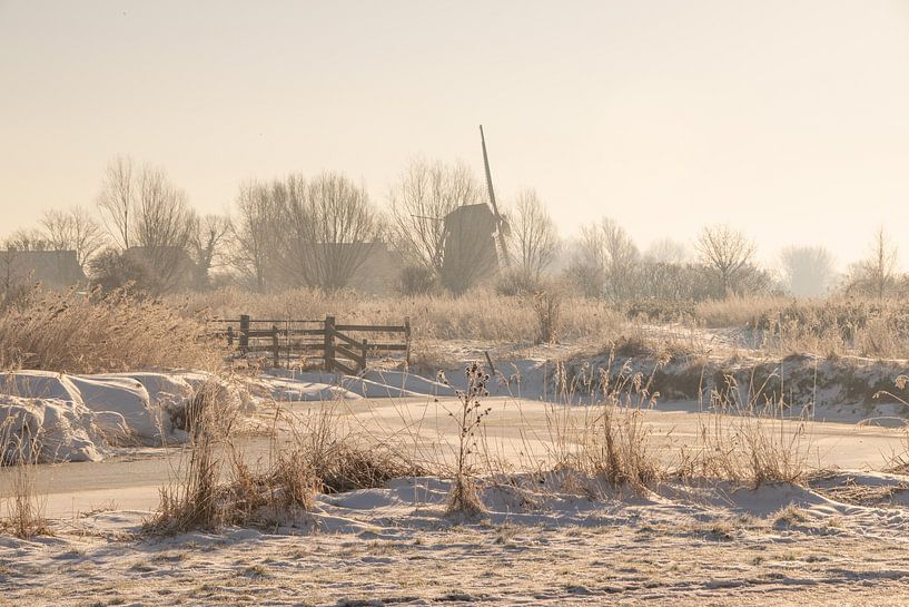 Sunrise at a snowy landscape by Renso de Wind