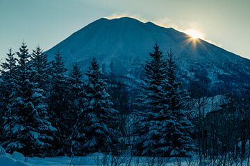 Sonnenaufgang im Norden Japans. von Hidde Hageman