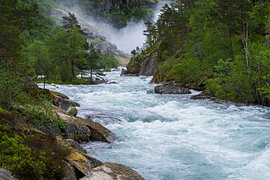 Entlang des Flusses Kinso, Vestland, Norwegen von Henk Meijer Photography
