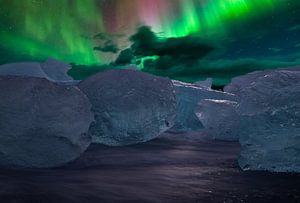 Die Nordlichter am Diamond Beach in Island.