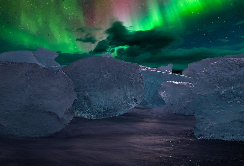 Die Nordlichter am Diamond Beach in Island. von Gert Hilbink