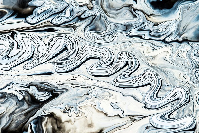 Zwart-wit en blauw acryl schilderij van Rob Smit