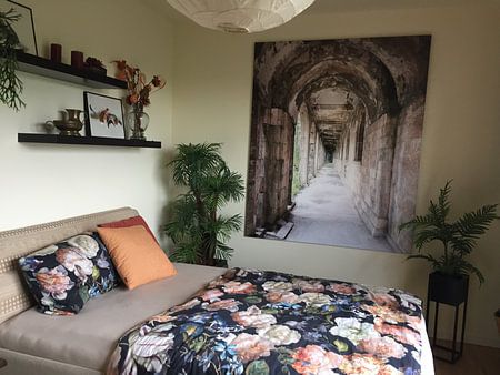 Verlassener Flur im Verfall.