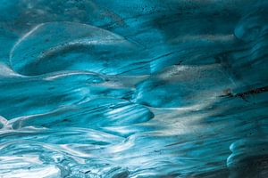 belle paroi de glace bleue dans une grotte de glace du glacier Vatnajökull en Islande sur gaps photography