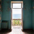 Salle abandonnée avec vue magnifique. par Roman Robroek - Photos de bâtiments abandonnés Aperçu