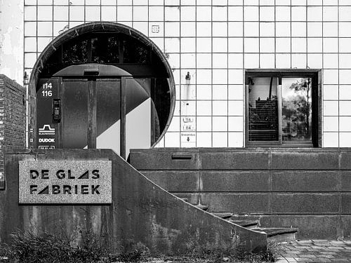 Schiedam glass factory, office entrance by Kok and Kok