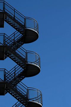 Escalier extérieur sur Anne Ponsen