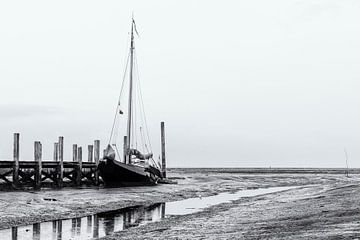 Low tide in the harbor of De Cocksdorp on Texel by Sjoerd van der Wal